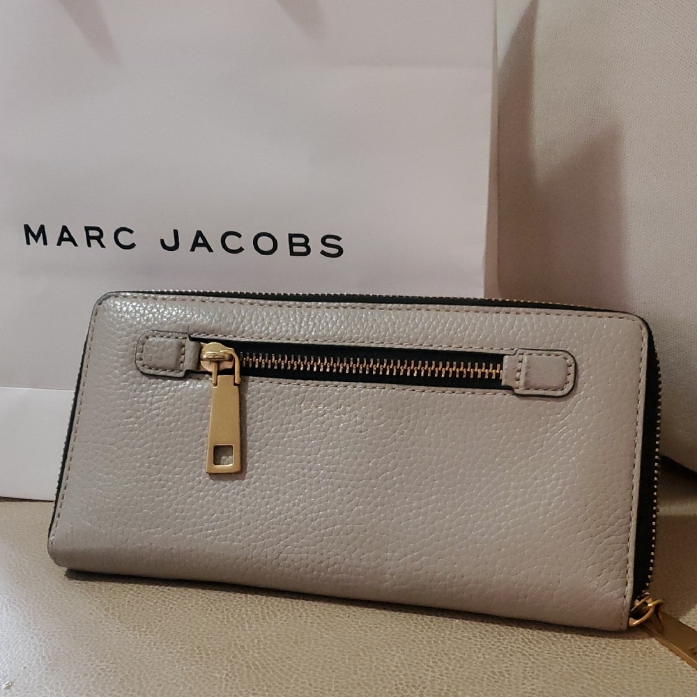 Marc Jacobs Light Gray Leather Wallet with Gold Accents